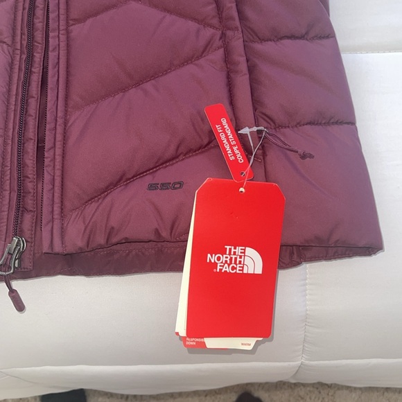 The North Face Women's Burgundy Puffer Vest 550 and cozy pants   size S - Picture 3 of 7
